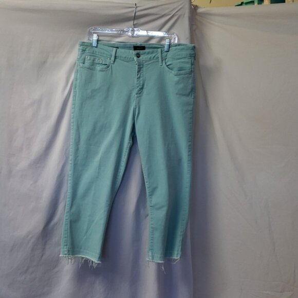NYDJ Capri Liftxtuck Technology Green Frayed Hem Plus Size Curvy Size 16 - Picture 1 of 11